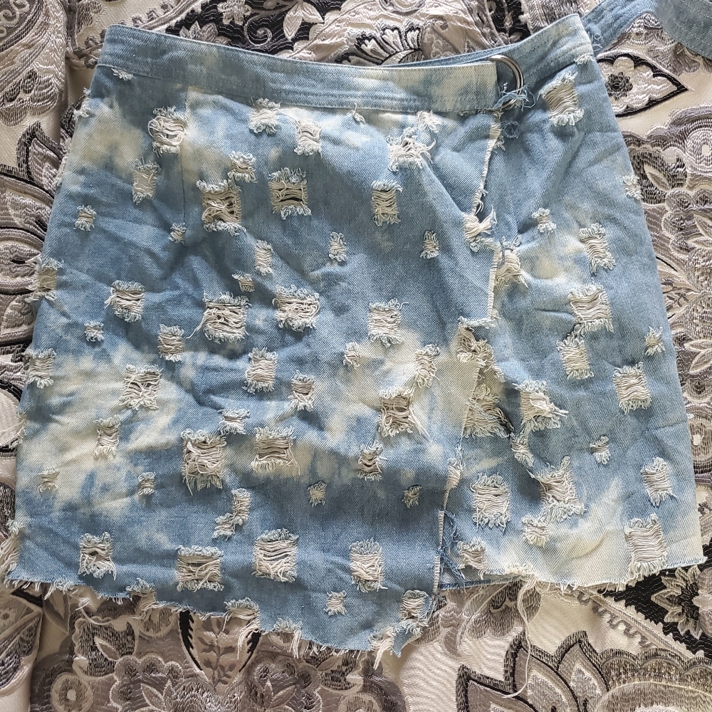 Fashionnova Denim Skirt. New!!